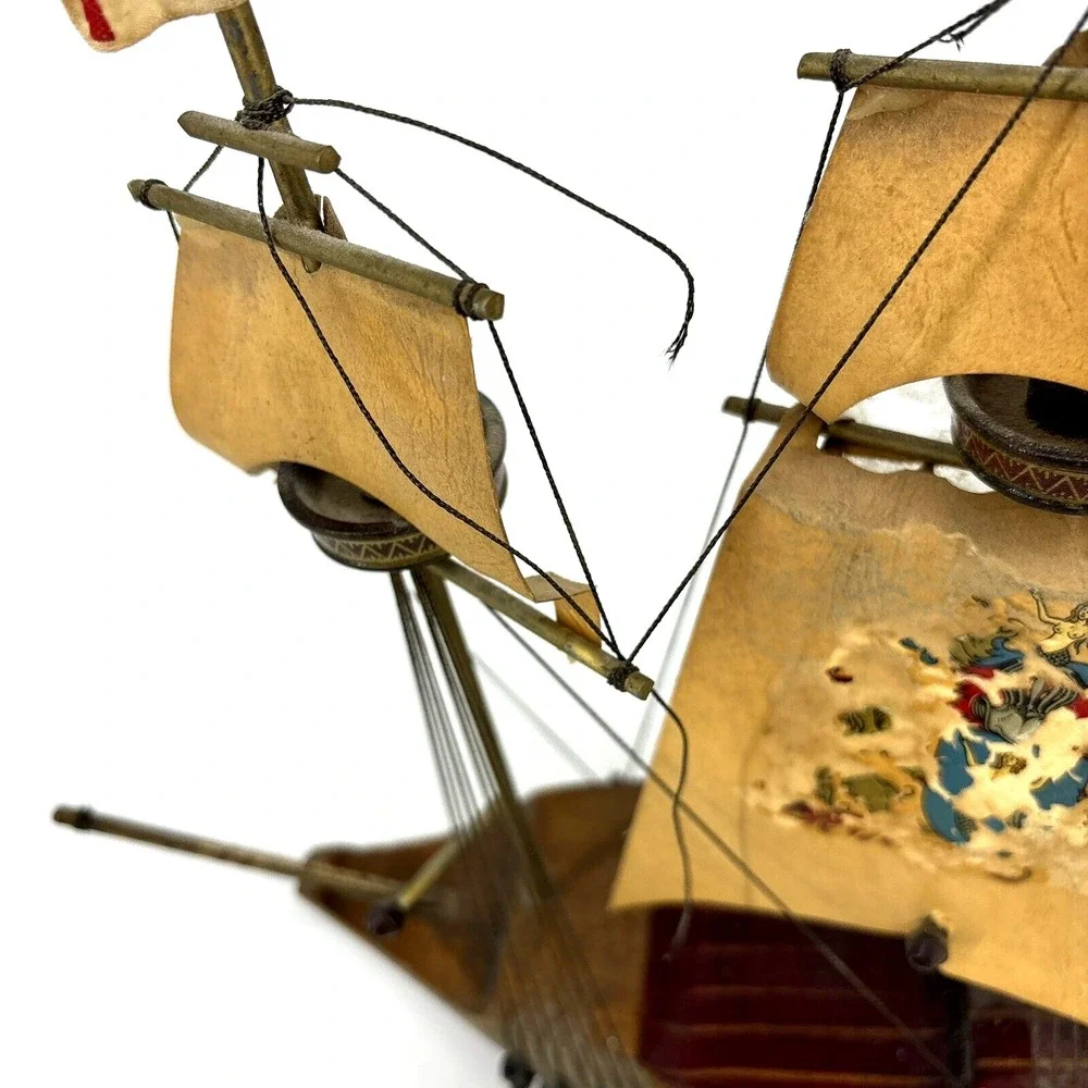 Vintage Underwriters Laboratories Portable TV Lamp Wooden‎ Ship Paper Sails